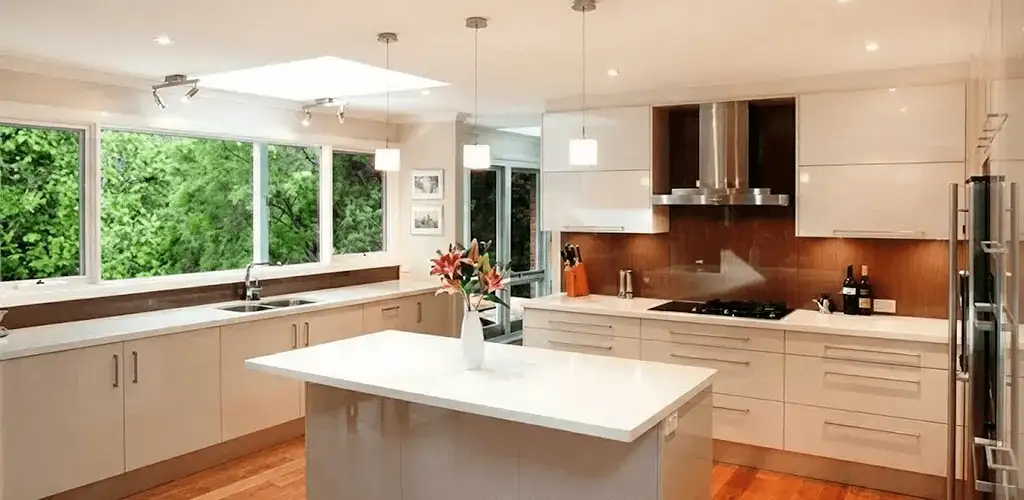 Kitchen cabinet refacing and remodel results in a modern kitchen in Knoxville, TN